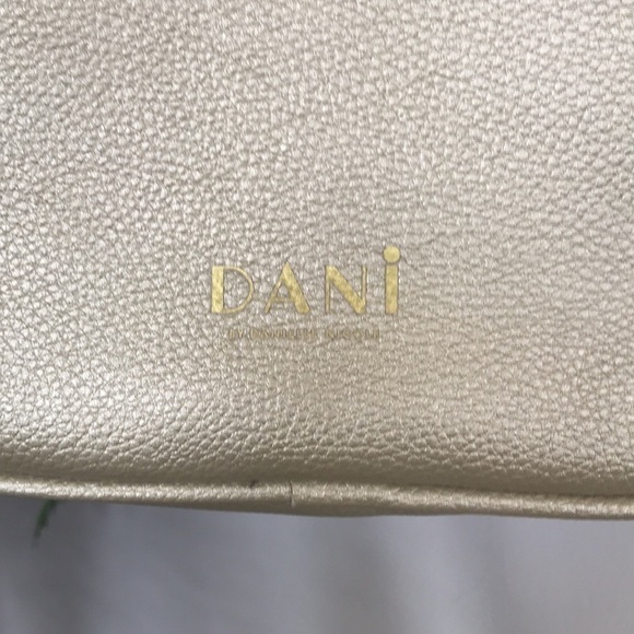 Brand New Danielle Nicole Star Wars Mandalorian Baby Yoda Grogu Crossbody Purse - Picture 5 of 14